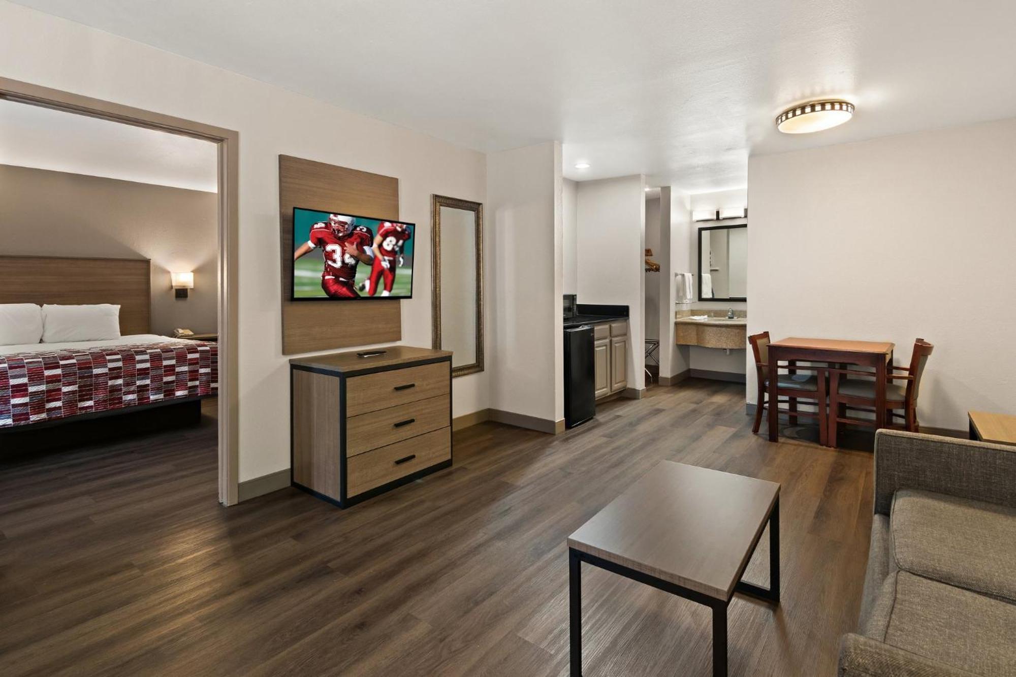 Red Roof Inn & Suites Irving - Dfw Airport South Ngoại thất bức ảnh