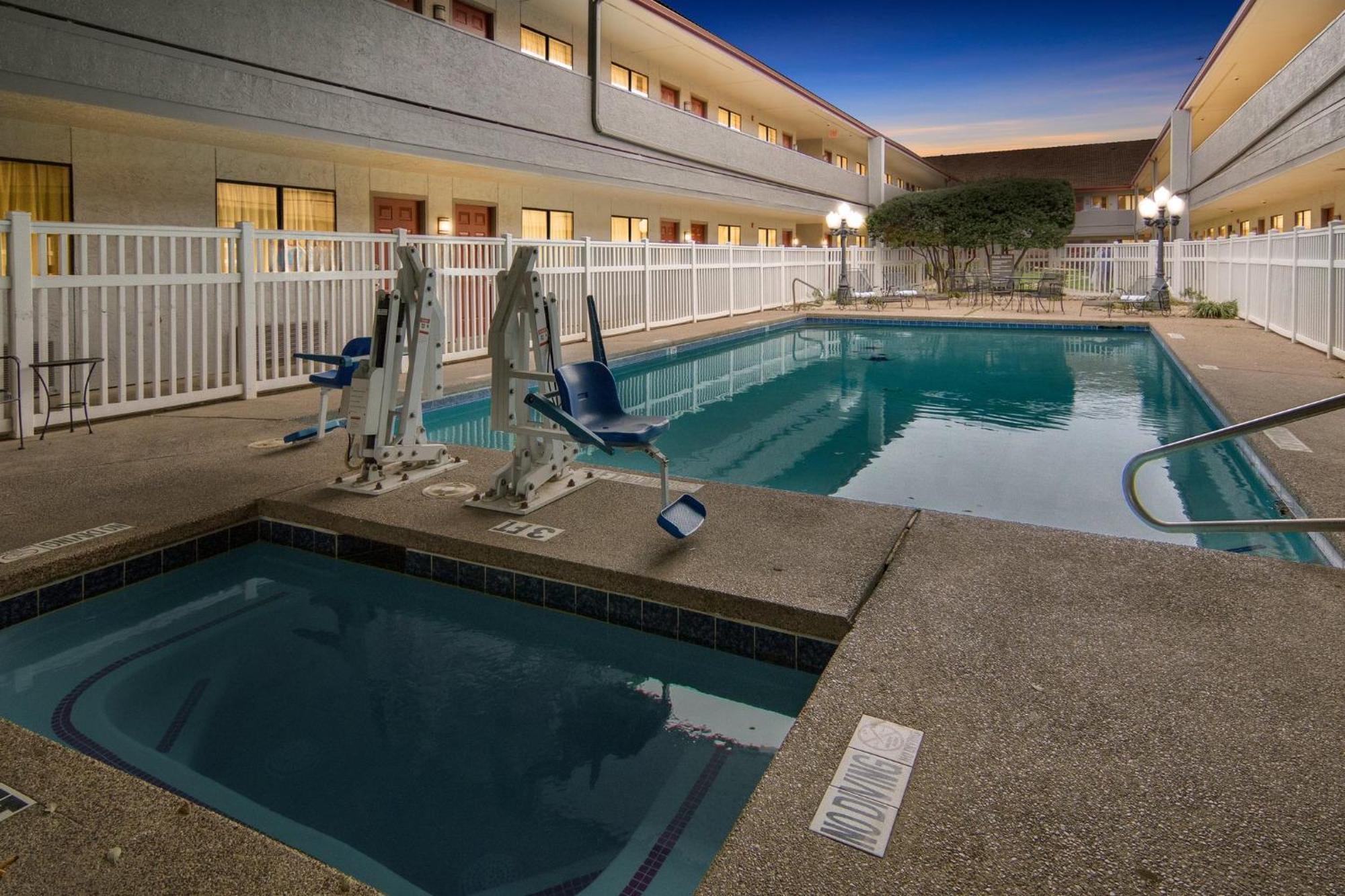 Red Roof Inn & Suites Irving - Dfw Airport South Ngoại thất bức ảnh