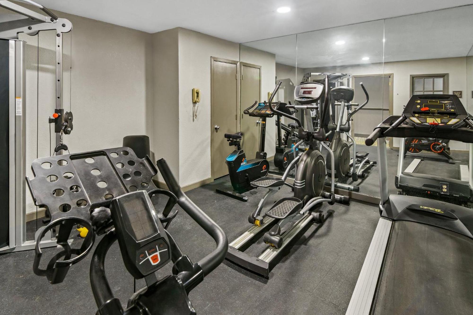 Red Roof Inn & Suites Irving - Dfw Airport South Ngoại thất bức ảnh