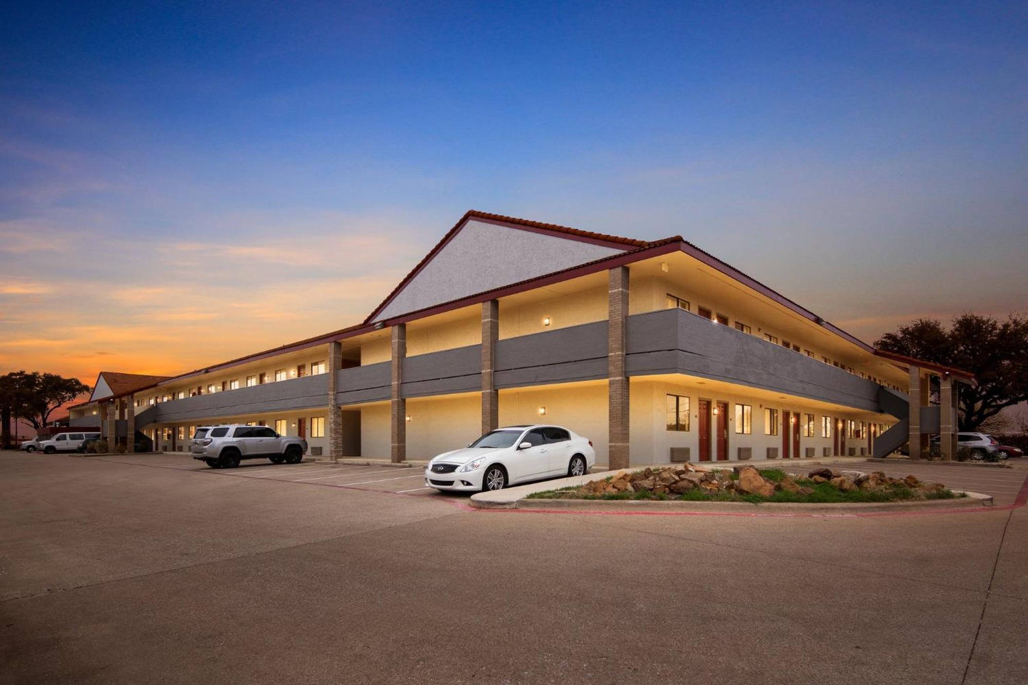 Red Roof Inn & Suites Irving - Dfw Airport South Ngoại thất bức ảnh