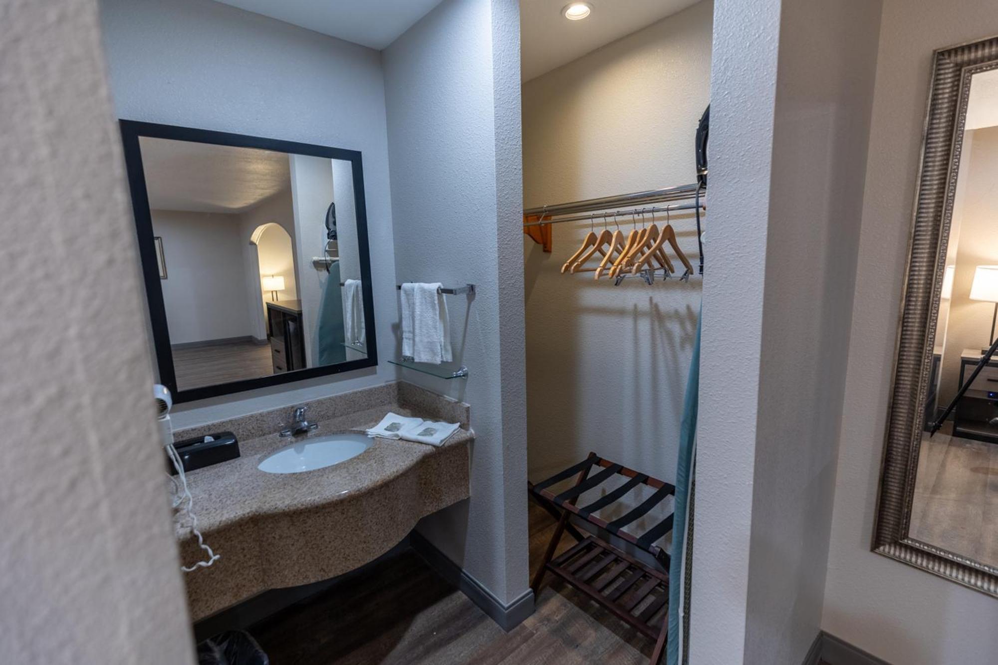 Red Roof Inn & Suites Irving - Dfw Airport South Ngoại thất bức ảnh
