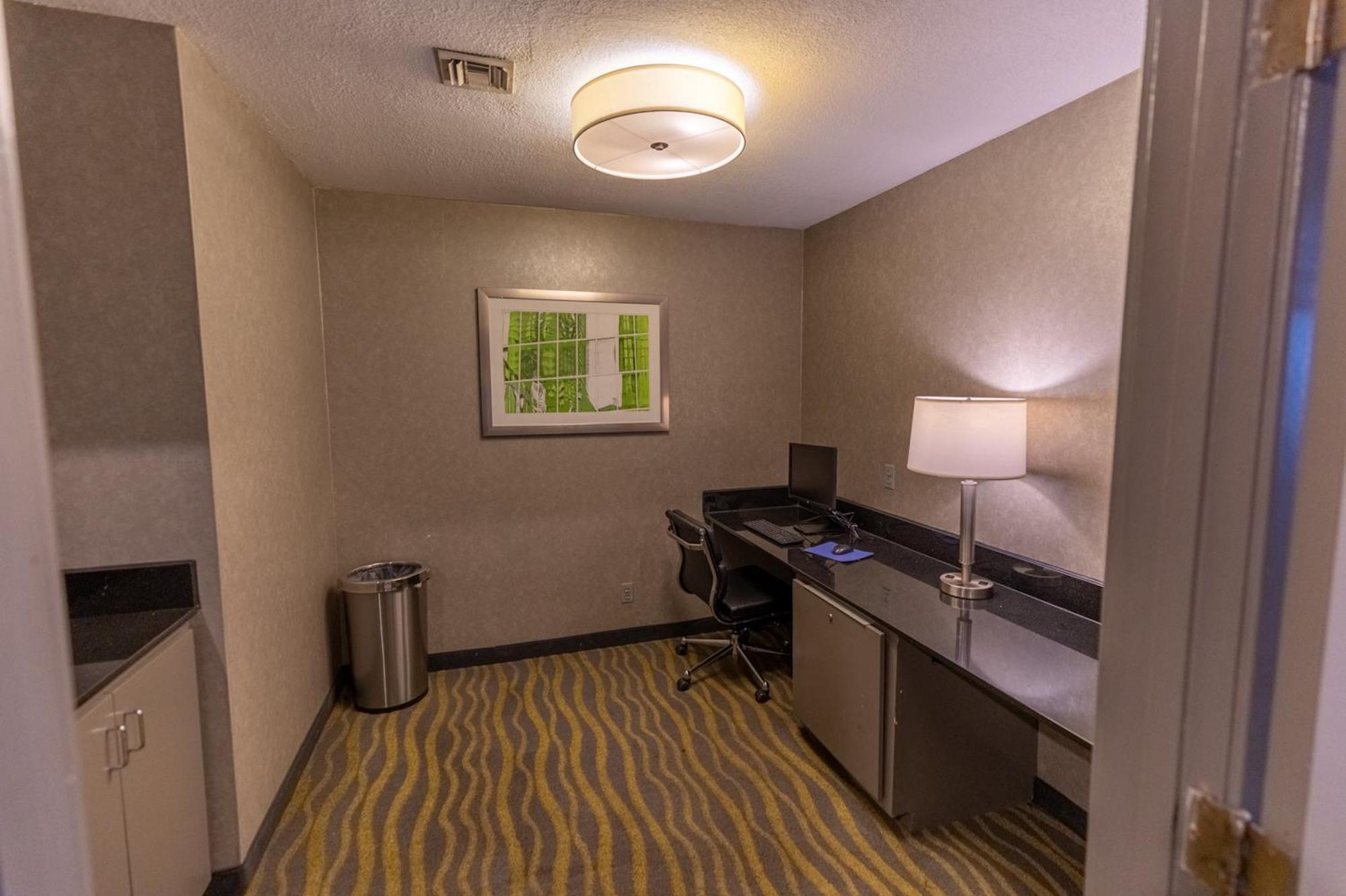 Red Roof Inn & Suites Irving - Dfw Airport South Ngoại thất bức ảnh
